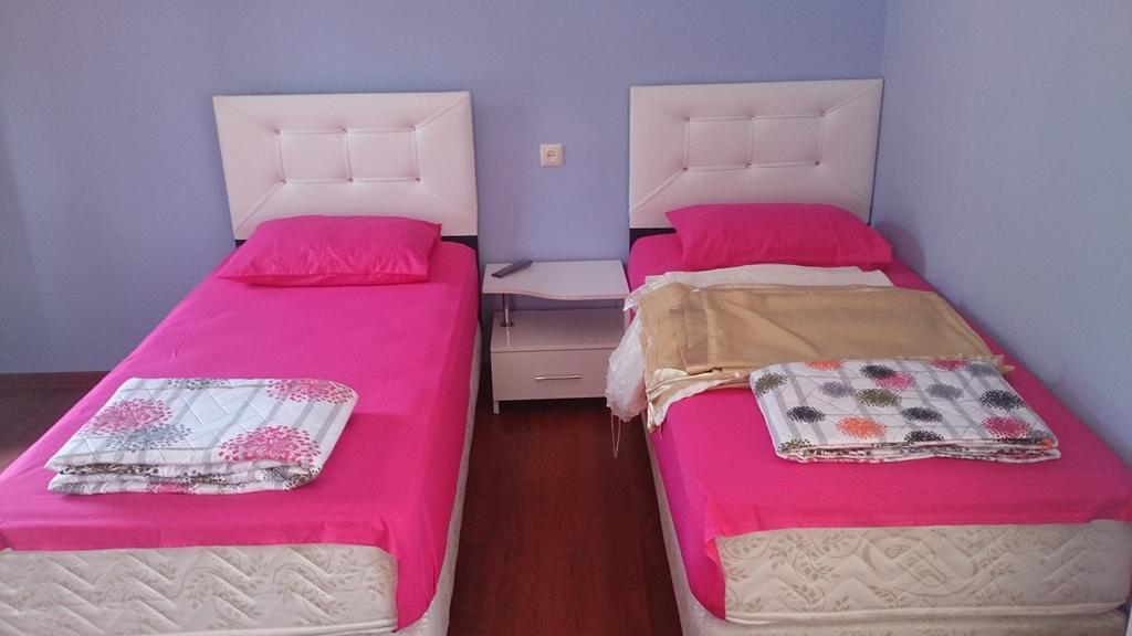 Twins Hotel โกนิโอ ห้อง รูปภาพ