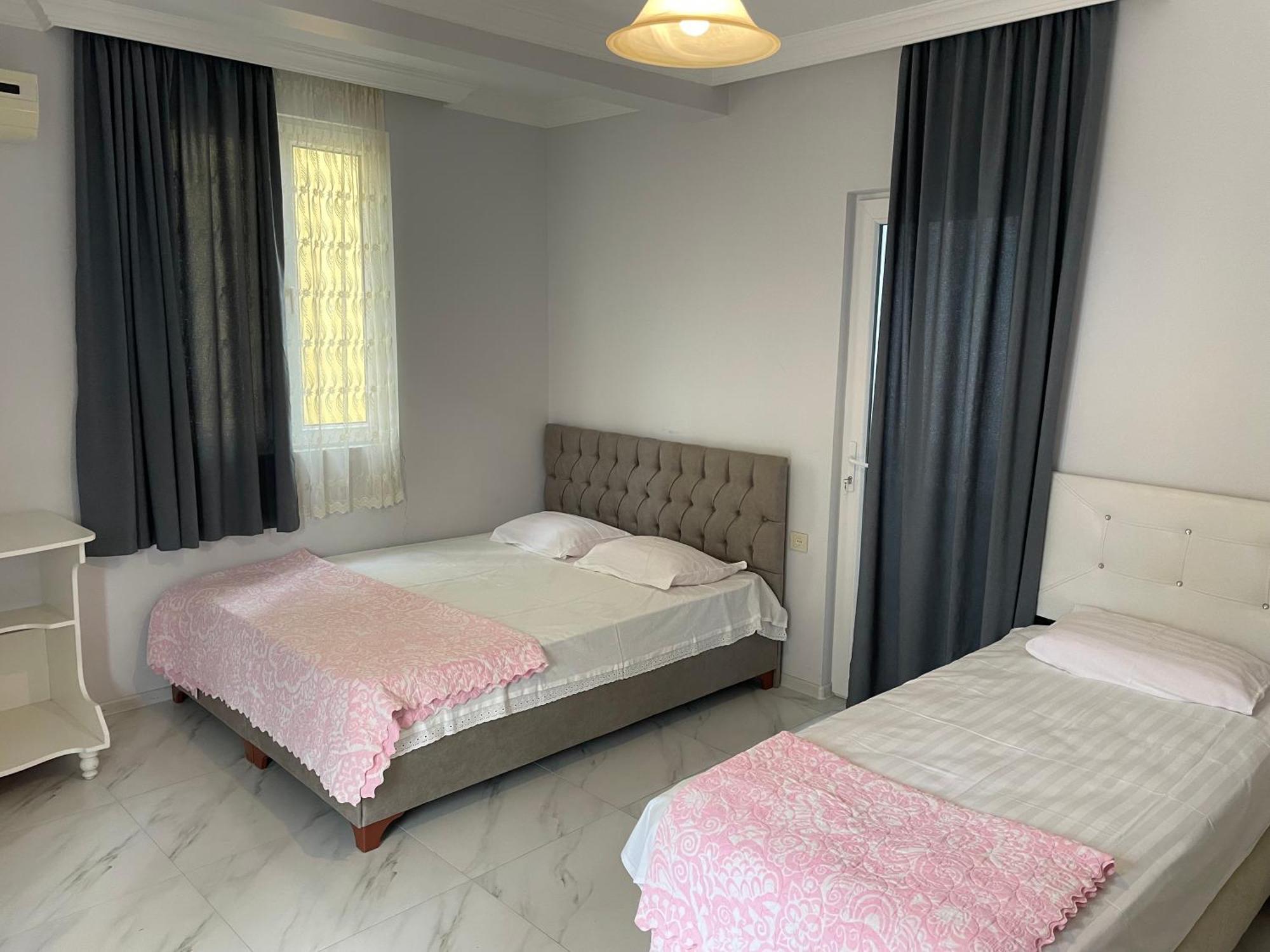 Twins Hotel โกนิโอ ภายนอก รูปภาพ