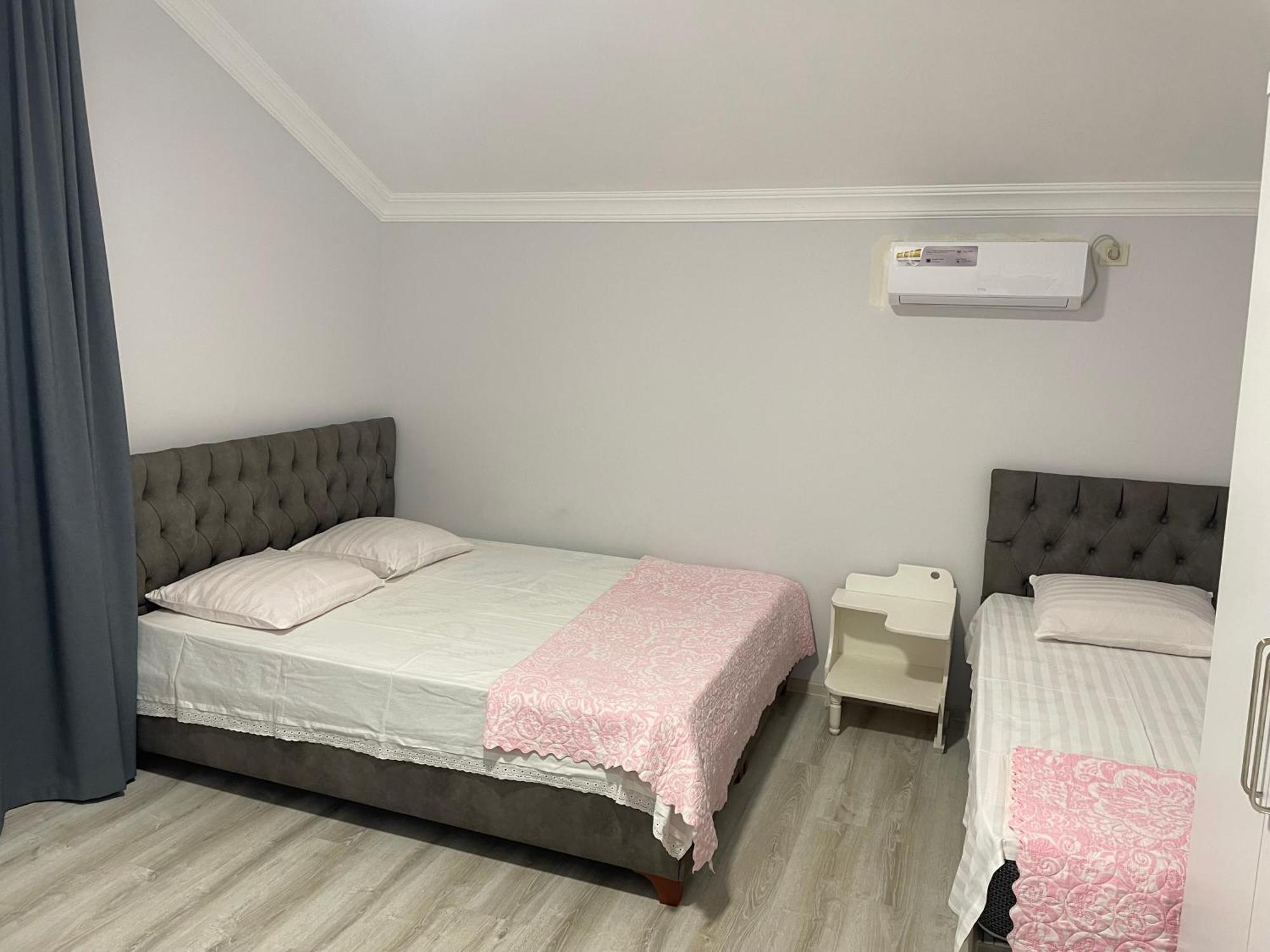 Twins Hotel โกนิโอ ภายนอก รูปภาพ