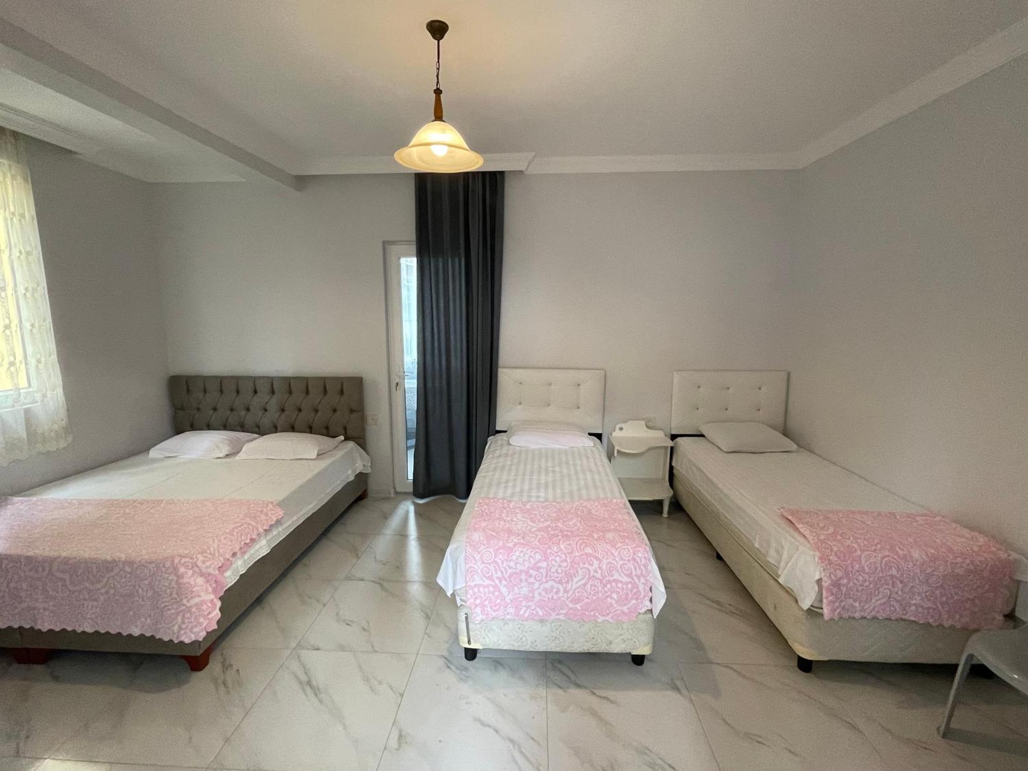 Twins Hotel โกนิโอ ภายนอก รูปภาพ