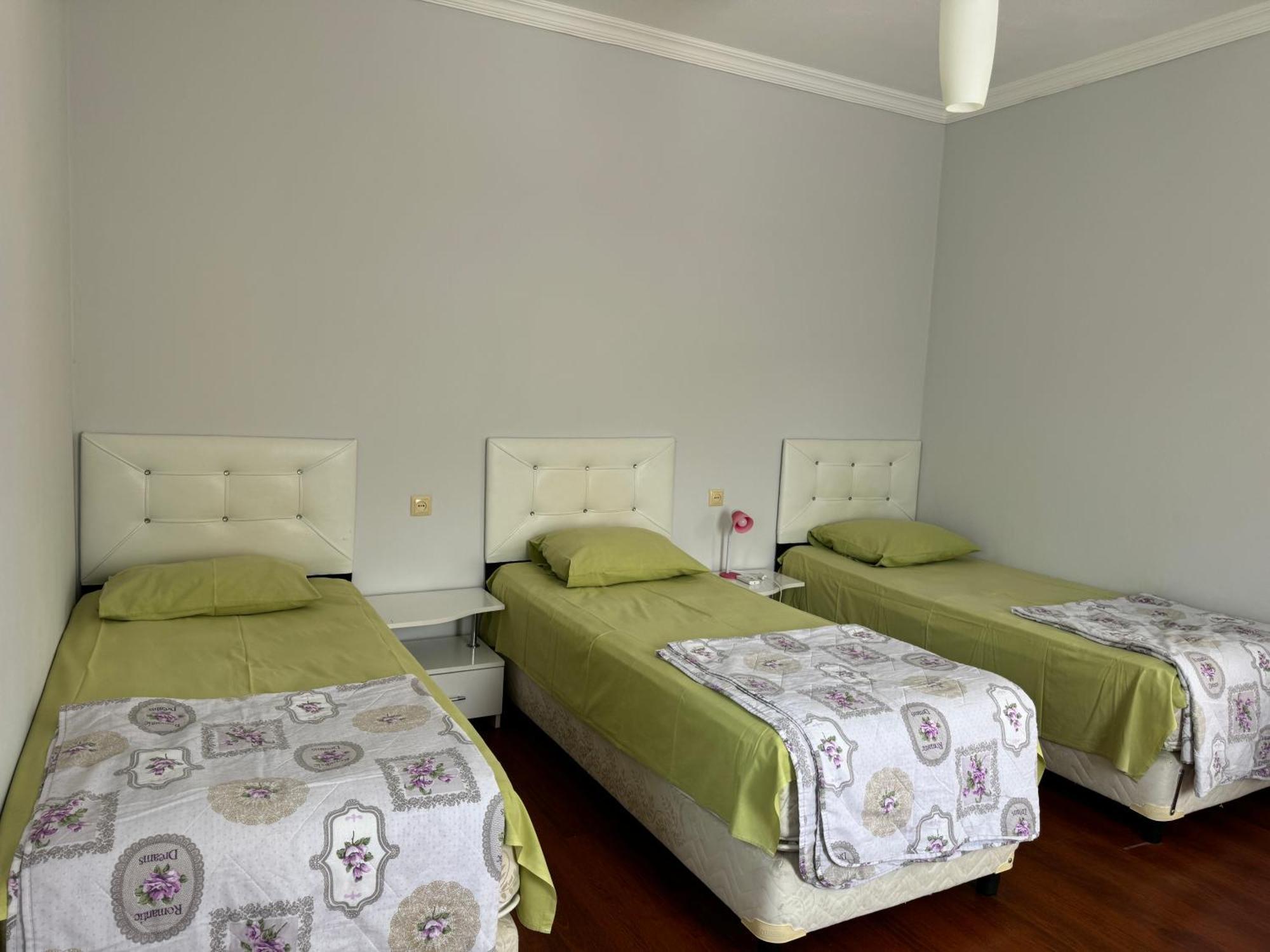 Twins Hotel โกนิโอ ภายนอก รูปภาพ